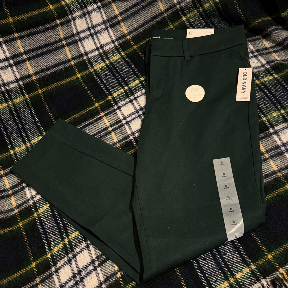 Old Navy Women's mid rise pixie pant size 6 NWT